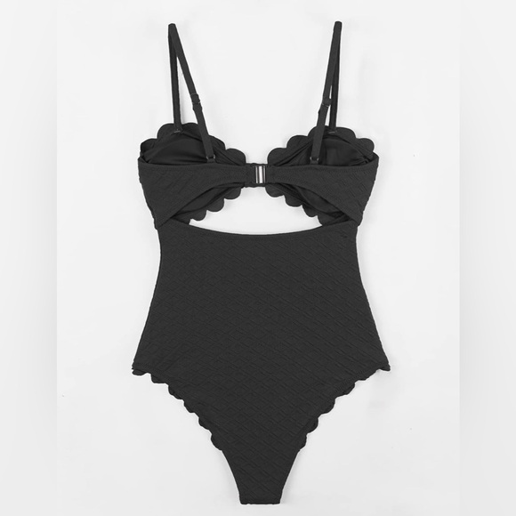 Cupshe One Piece Scalloped Cut-Out Swimsuit - Size L - Picture 5 of 6